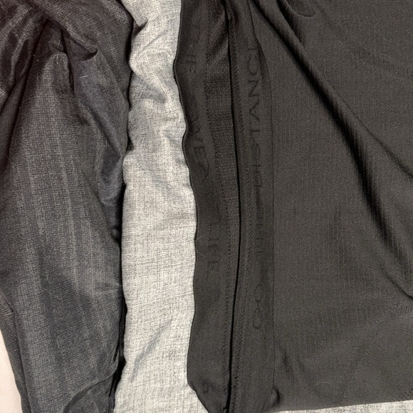 Lululemon Swiftly Tech Racerback
Black / Black-Size 6 - Picture 4 of 5